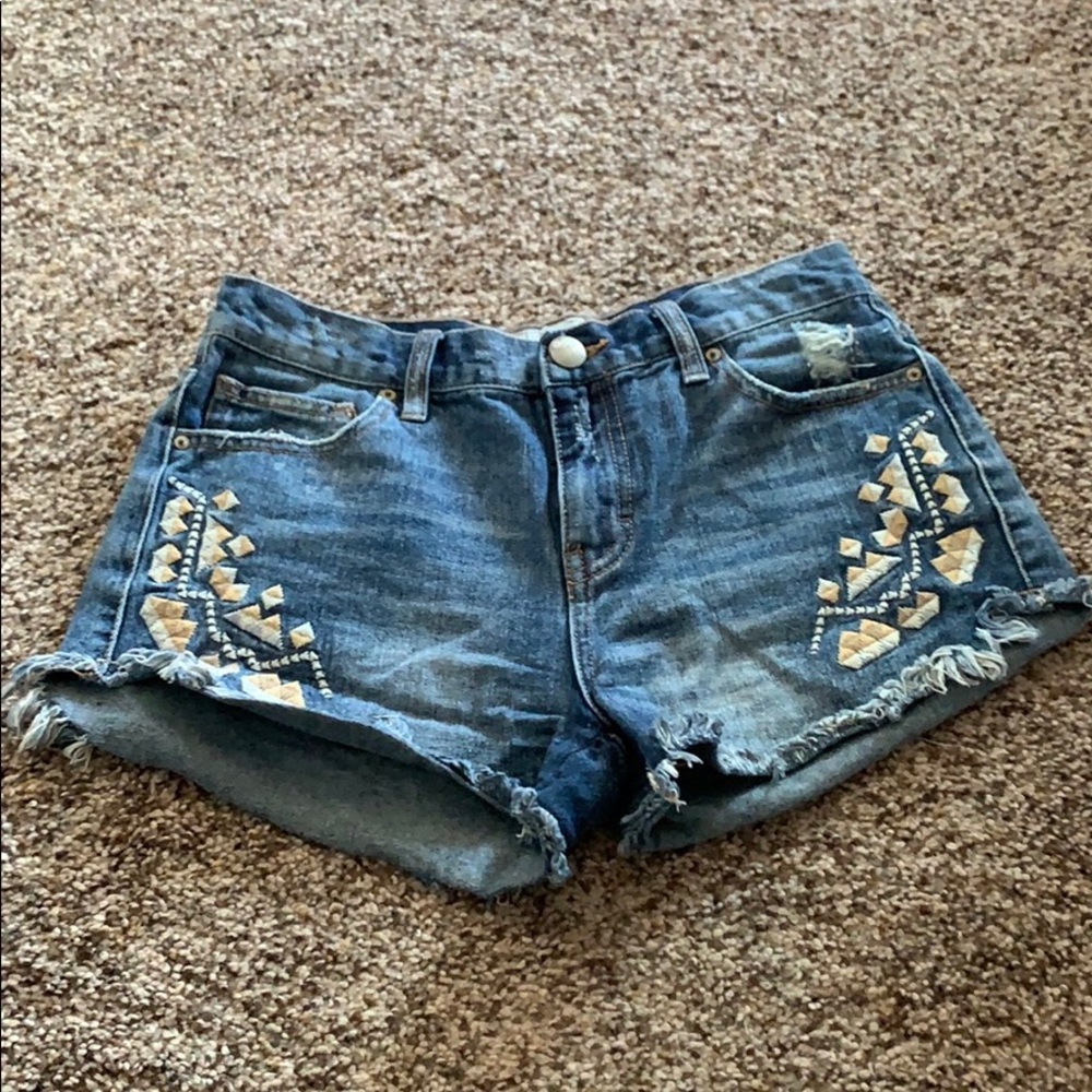 Free people embroidered denim shorts size 26